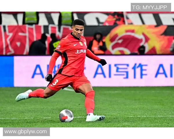 蒋光太精彩头球助力上海海港赢得关键比赛展现出色竞技状态