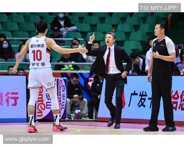 巴里-布朗率领球队夺得CBA冠军：荣耀背后的传奇故事