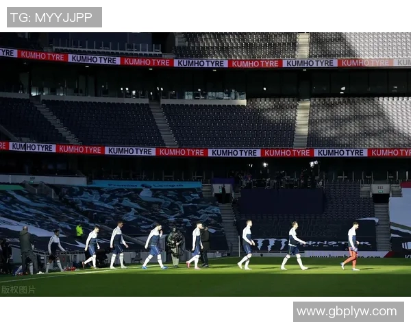 英超球队因新冠疫情暂停比赛，联赛命运引发关注及担忧