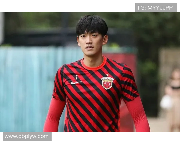 颜骏凌精彩扑点助力球队逆转局势展现门将风采